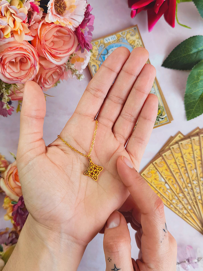 KOLORO_1665695078923 colgante nudo de bruja