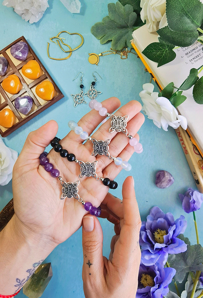 Pulsera Nudo de Bruja con Cristales