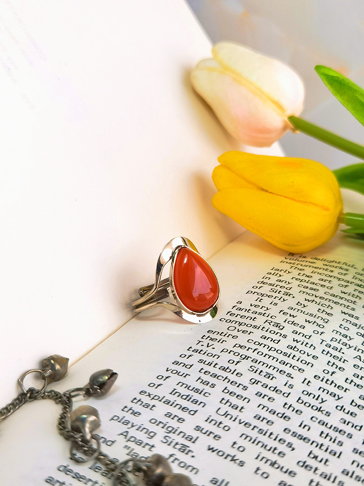 Anillo Ajustable de Cristal Cornalina - Alpaca