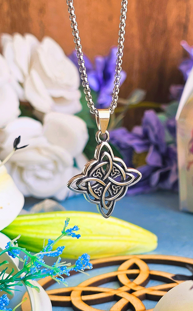 Colgante Nudo de Bruja Grande - Acero